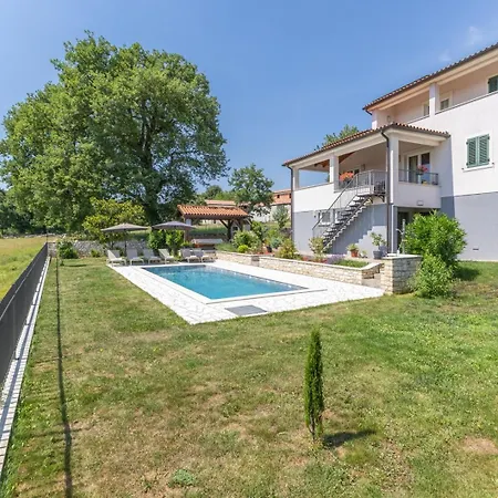 Modern Vesna With Private Pool * Jakici