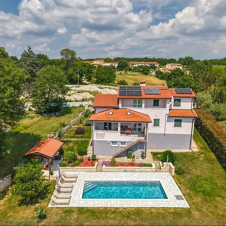 Modern Vesna With Private Pool فيلة