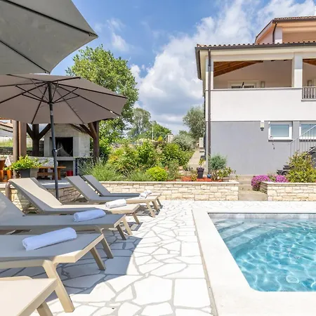 Modern Vesna With Private Pool فيلة Jakici