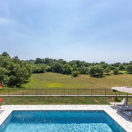 Modern Vesna With Private Pool فيلة Jakici