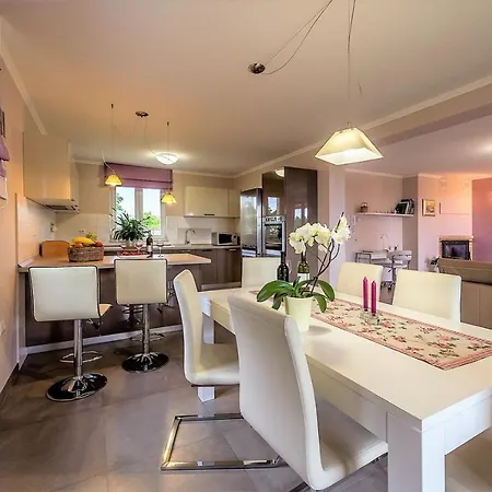 فيلة Modern Vesna With Private Pool *