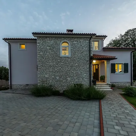 Modern Vesna With Private Pool *